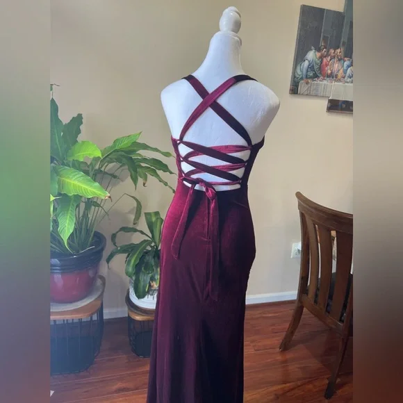 Christina Lace-Up Back Velvet Dress (Burgundy) - Picture 8 of 15